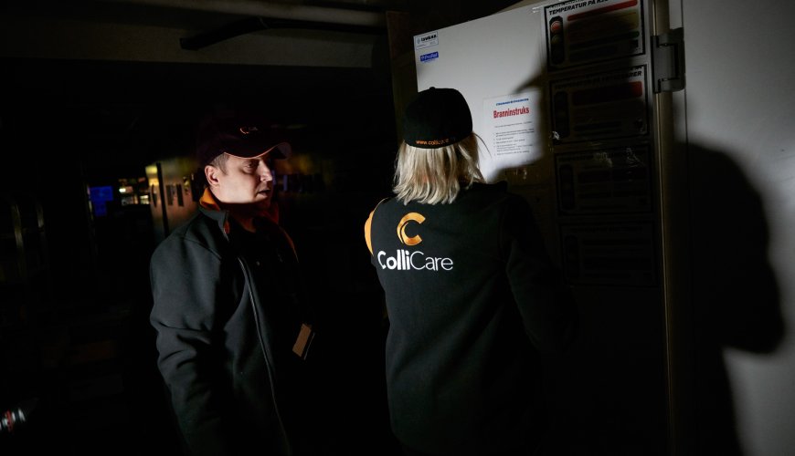 Two ColliCare-employees work through the night.