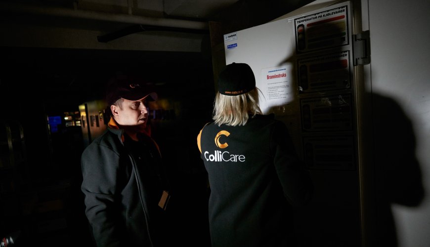 To ColliCare-ansatte jobber over natten.